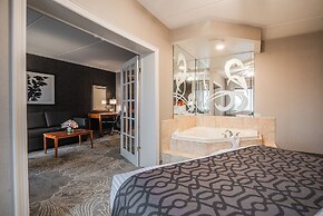 Monte Carlo Inn Barrie Suites