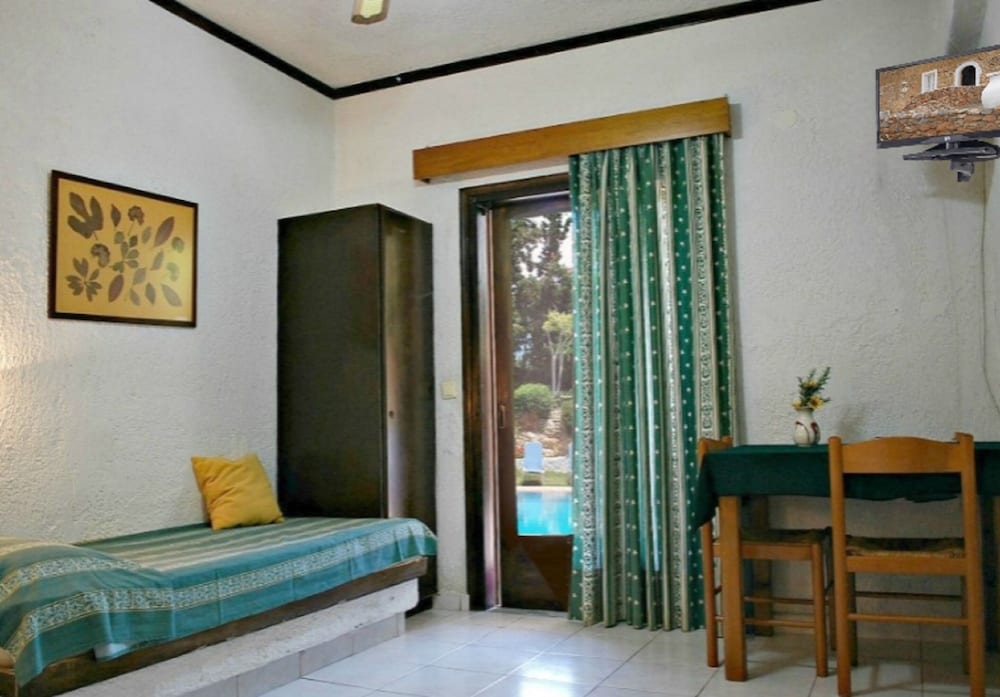 Iliostasi Beach Apartments