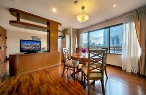 Bandara Silom Suites