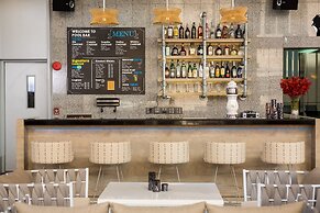 Bandara Silom Suites