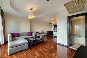 Bandara Silom Suites