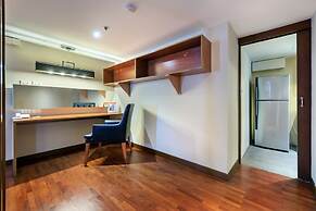 Bandara Silom Suites