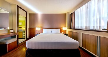 Bandara Silom Suites