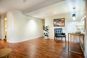 Bandara Silom Suites