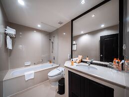 Bandara Silom Suites