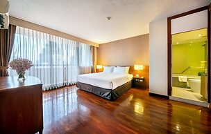 Bandara Silom Suites