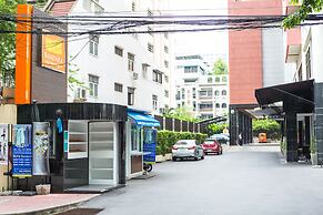 Bandara Silom Suites