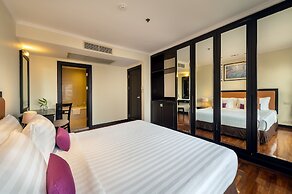 Bandara Silom Suites