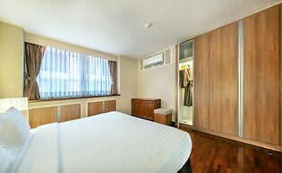 Bandara Silom Suites