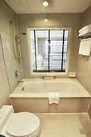 Bandara Silom Suites