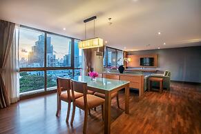 Bandara Silom Suites