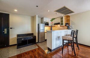 Bandara Silom Suites