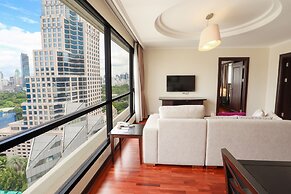 Bandara Silom Suites