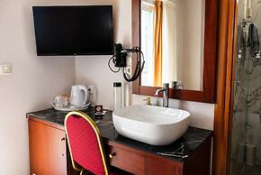 City Life Port Hotel