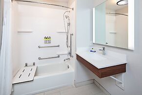 Holiday Inn Express & Suites Clovis-Fresno Area