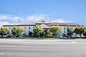 Holiday Inn Express & Suites Clovis-Fresno Area by IHG