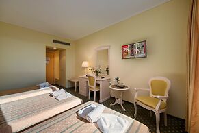 Angelika Pallas Hotel