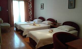 Ani Hotel