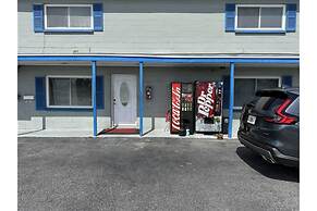 Base Motel By OYO South Tampa
