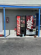 Base Motel By OYO South Tampa