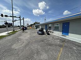 Base Motel By OYO South Tampa