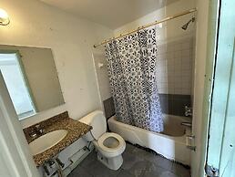 Base Motel By OYO South Tampa