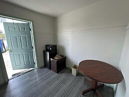 Base Motel By OYO South Tampa