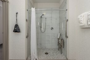 Holiday Inn Express Hotel & Suites Vancouver Mall by IHG