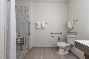 Holiday Inn Express Hotel & Suites Vancouver Mall by IHG