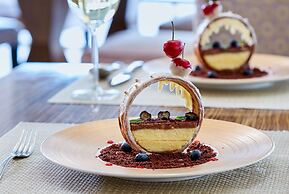 Intercontinental Dalian by IHG