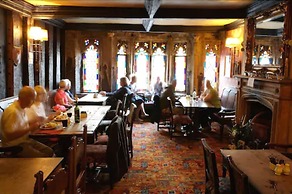 George & Pilgrims Hotel