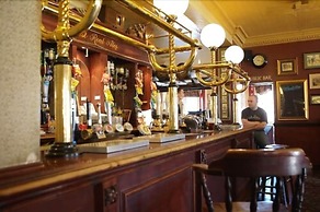 George & Pilgrims Hotel