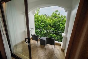 Shana by the Beach Manuel Antonio