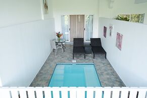 Shana by the Beach Manuel Antonio