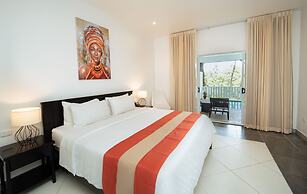 Shana by the Beach Manuel Antonio