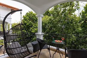 Shana by the Beach Manuel Antonio