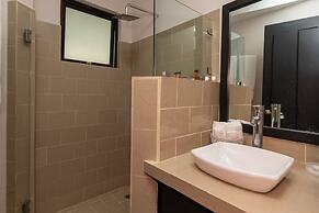 Shana by the Beach Manuel Antonio