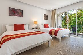 Shana by the Beach Manuel Antonio