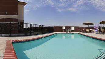 Holiday Inn Express & Suites Dinuba West by IHG