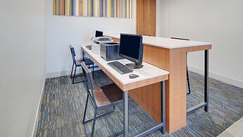 Holiday Inn Express & Suites Dinuba West by IHG