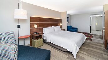 Holiday Inn Express & Suites Dinuba West by IHG