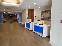 Holiday Inn Express & Suites Dinuba West by IHG