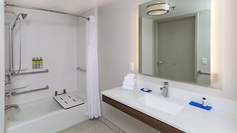 Holiday Inn Express & Suites Dinuba West by IHG