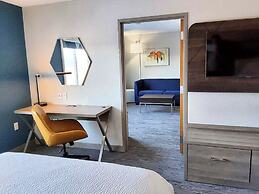 Holiday Inn Express & Suites Antigo by IHG