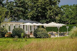 Le Fleuray Hotel & Restaurant