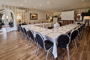 Le Fleuray Hotel & Restaurant