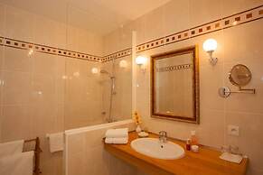 Le Fleuray Hotel & Restaurant