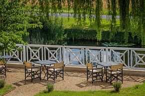 Le Fleuray Hotel & Restaurant