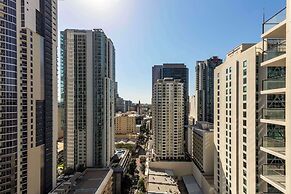 Oaks Brisbane River City Suites