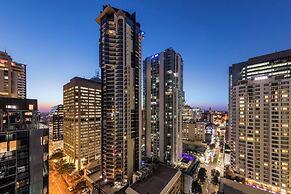 Oaks Brisbane River City Suites